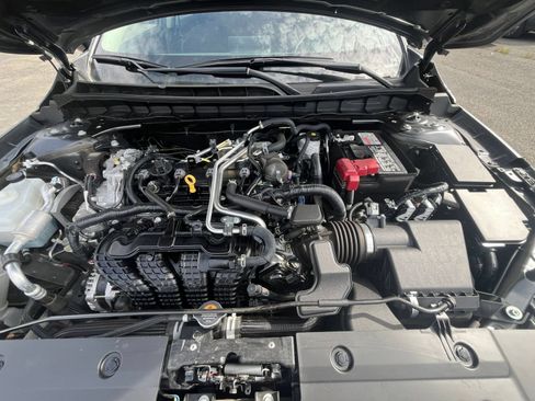 Used 2025 Nissan Altima 2.5 SV FWD image 32