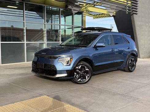 Used 2024 Kia Niro Wind w/ Wind Preserve Package image 1