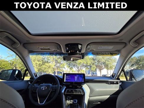 Used 2024 Toyota Venza Limited image 20