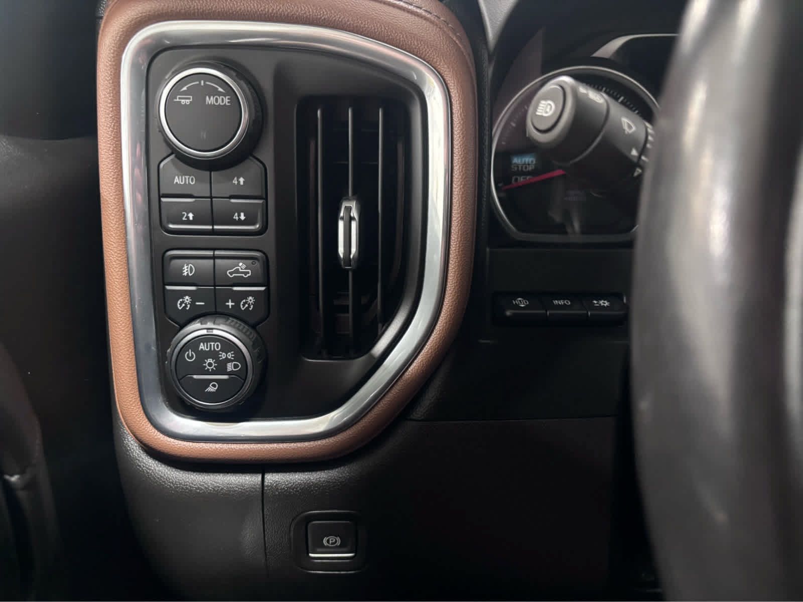 Used 2021 Chevrolet Silverado 1500 High Country w/ Technology Package AWD/4WD image 29