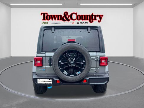 Certified 2022 Jeep Wrangler Unlimited Sahara w/ Cold Weather Group image 4