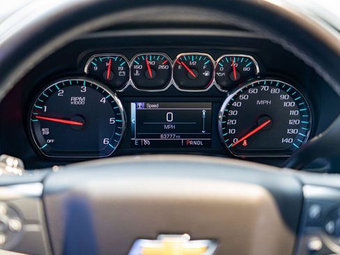Used 2018 Chevrolet Silverado 1500 LT w/ LT Eassist Package AWD/4WD image 18
