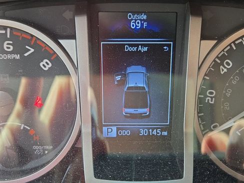 Used 2020 Toyota Tacoma SR5 AWD/4WD image 8