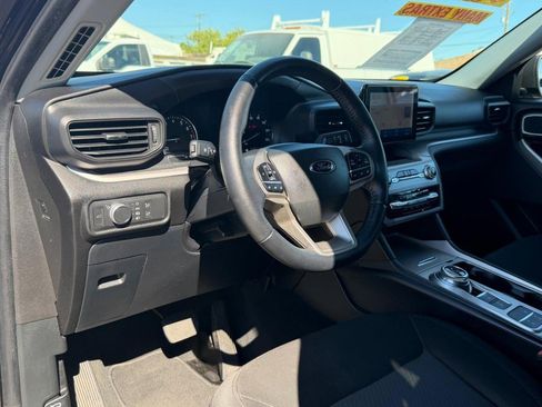 Used 2022 Ford Explorer XLT image 16