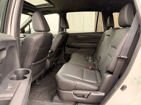 Used 2025 Honda Passport EX-L image 27