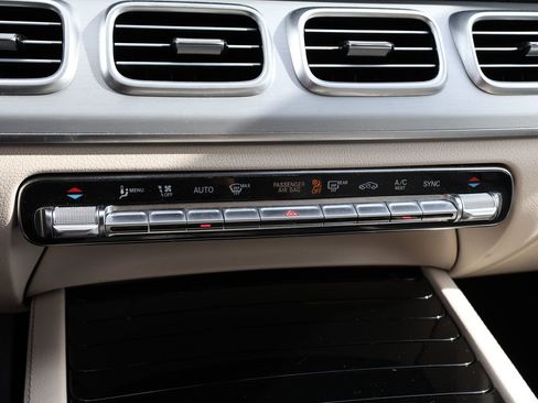 Used 2025 Mercedes-Benz GLS 450 4MATIC image 34