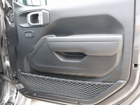 Used 2022 Jeep Gladiator Sport image 8