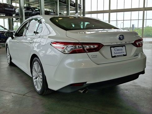 Used 2020 Toyota Camry XLE w/ Sunroof Package FWD image 7