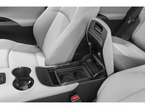 Used 2024 Toyota Venza LE image 14