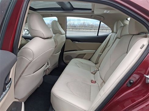 Used 2021 Toyota Camry XLE image 10