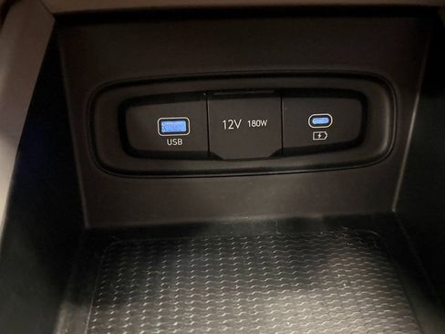 Used 2023 Hyundai Venue SEL image 14