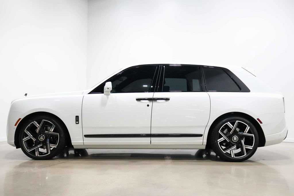 Used 2025 Rolls-Royce Cullinan Black Badge AWD/4WD image 16