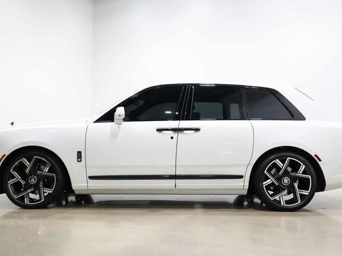 Used 2025 Rolls-Royce Cullinan Black Badge AWD/4WD image 16