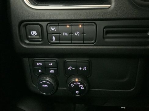 Used 2024 Chevrolet Suburban LT AWD/4WD image 25