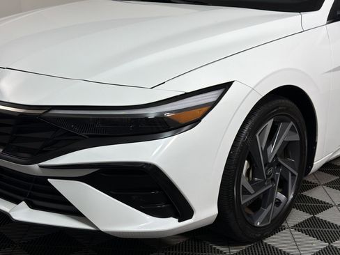 Used 2025 Hyundai Elantra SEL FWD image 9