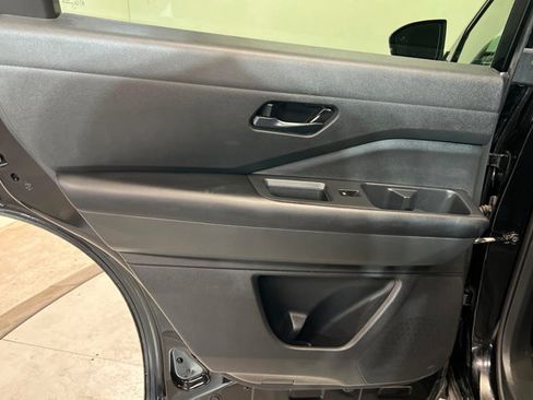 Used 2024 Nissan Pathfinder SV AWD/4WD image 18