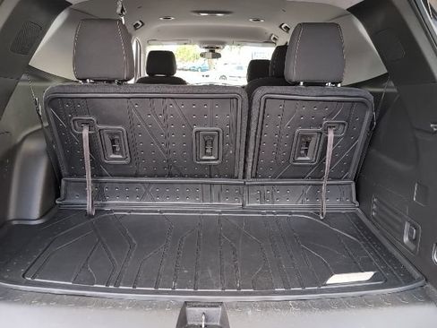 Used 2019 Chevrolet Traverse LT FWD image 30