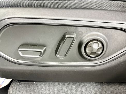 Used 2024 Jeep Grand Cherokee Limited w/ Black Appearance Package image 12