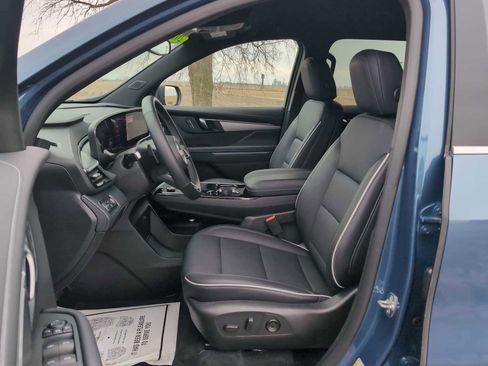 Used 2025 Buick Enclave Preferred image 19