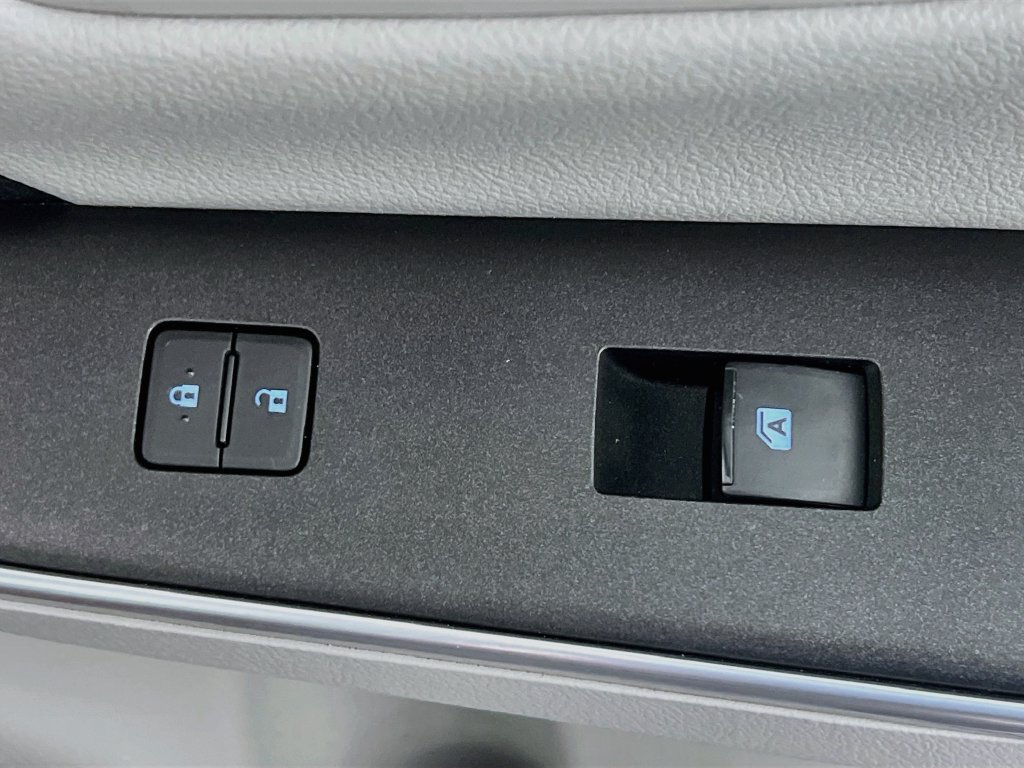 Used 2016 Toyota Camry XLE FWD image 30