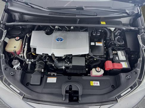 Used 2017 Toyota Prius Three Touring FWD image 28