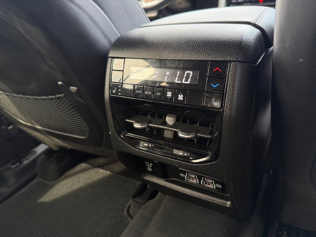 Used 2023 Jeep Grand Cherokee L Summit AWD/4WD image 31