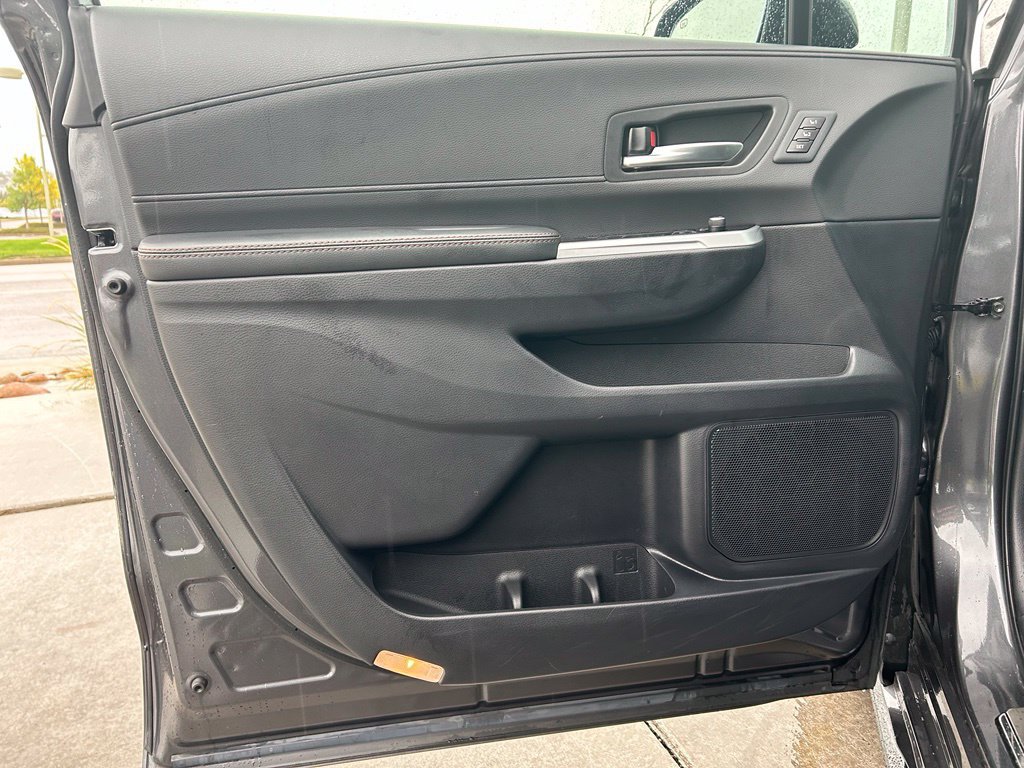 Used 2025 Toyota Sienna Platinum AWD/4WD image 13