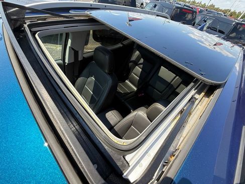 Used 2021 GMC Terrain SLT w/ Infotainment Package II AWD/4WD image 7