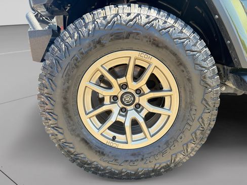 Used 2023 Jeep Gladiator Sport AWD/4WD image 9