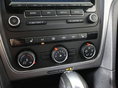 Used 2015 Volkswagen Passat 1.8T Wolfsburg Edition image 35