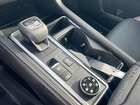 Used 2023 Nissan Pathfinder Platinum AWD/4WD image 31