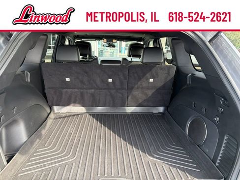 Used 2021 Jeep Grand Cherokee Laredo X AWD/4WD image 11