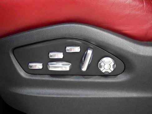 Used 2020 Porsche Cayenne Turbo w/ Assistance Package image 24