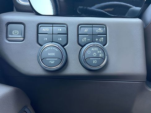 Used 2024 Chevrolet Silverado 1500 LTZ w/ LTZ Convenience Package II AWD/4WD image 25