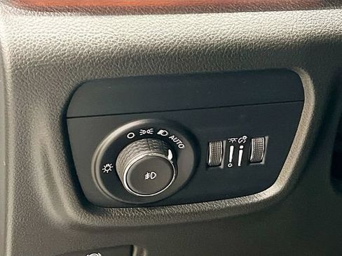 Used 2023 Jeep Grand Cherokee Overland AWD/4WD image 17