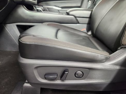Used 2023 Nissan Pathfinder SL AWD/4WD image 12