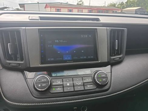 Used 2017 Toyota RAV4 XLE FWD image 11