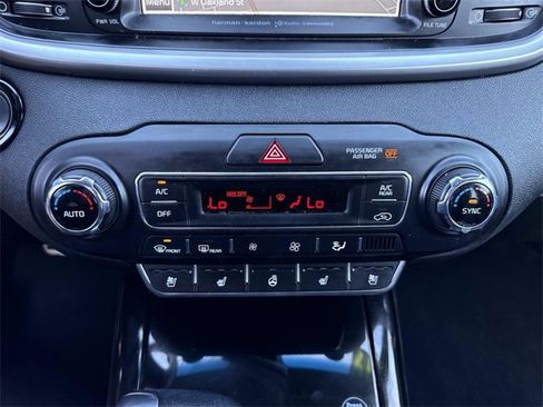 Used 2019 Kia Sorento SX image 24