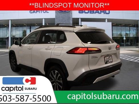 Used 2022 Toyota Corolla Cross XLE image 6