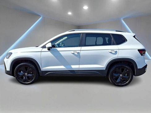 Certified 2025 Volkswagen Taos SE w/ Panoramic Sunroof Package FWD image 7