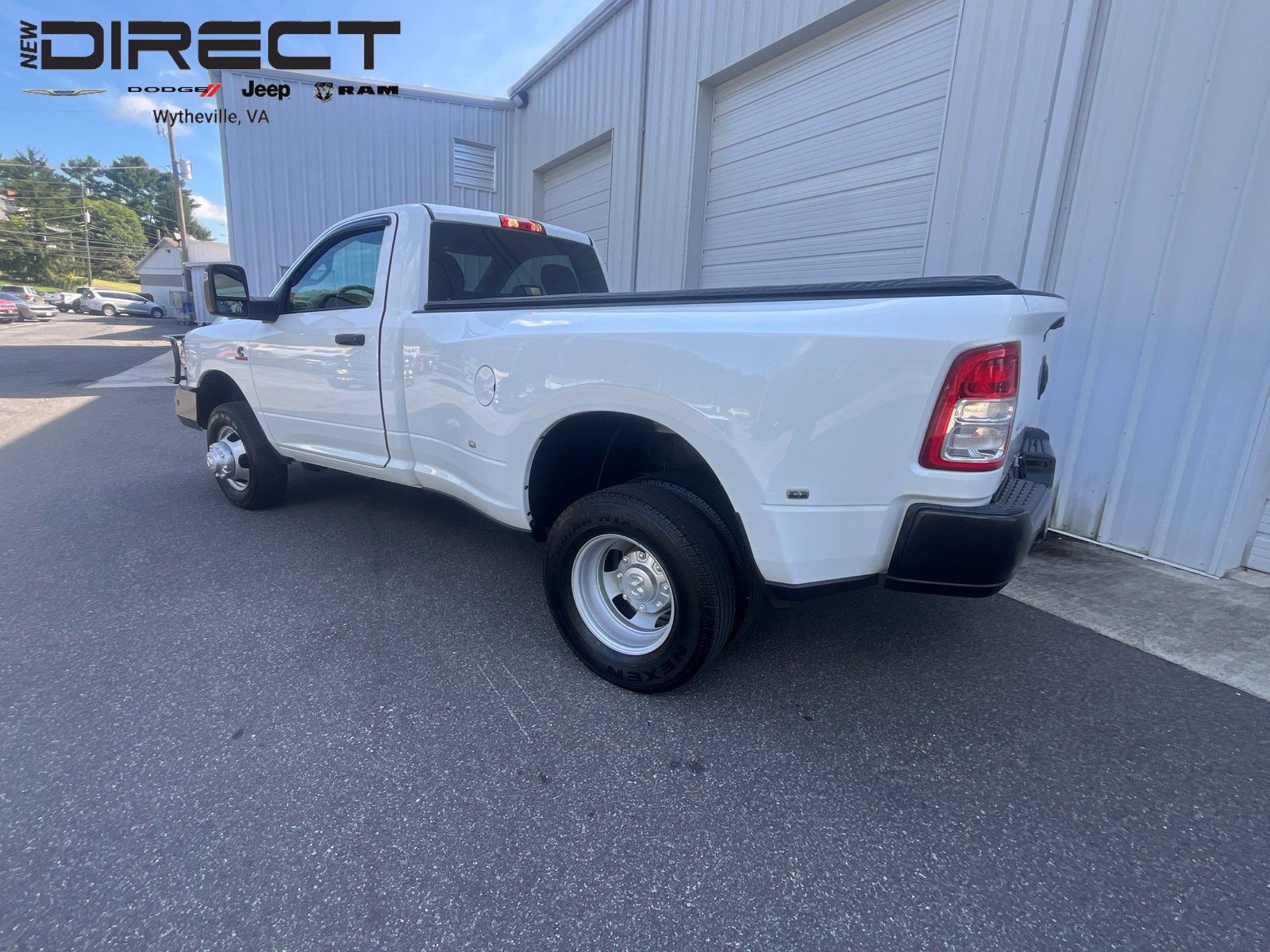 Used 2024 RAM 3500 Tradesman w/ Convenience Group AWD/4WD image 5