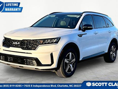 Used 2022 Kia Sorento EX w/ Panoramic Sunroof Package image 3