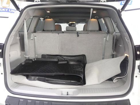 Used 2019 Toyota Highlander XLE image 9