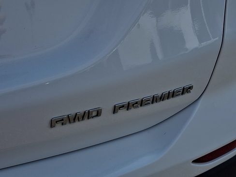 Used 2022 Chevrolet Equinox Premier AWD/4WD image 30