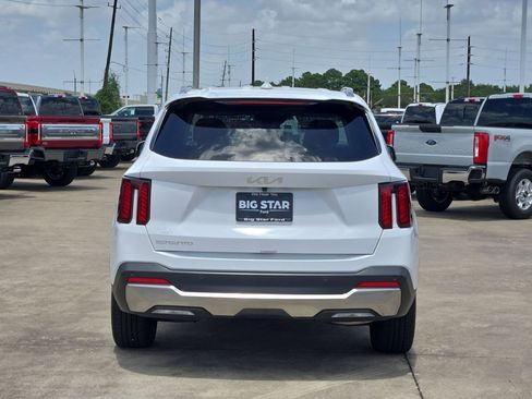 Used 2025 Kia Sorento S FWD image 5
