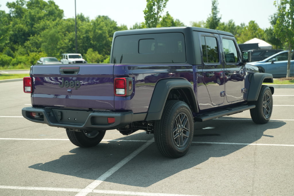New 2026 Jeep Gladiator Sport AWD/4WD image 7