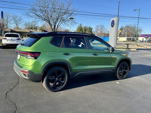 New 2026 Volkswagen Taos SE image 7