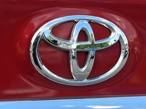 Used 2013 Toyota Corolla L FWD image 29