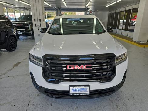 Certified 2023 GMC Acadia SLE w/ Driver Convenience Package image 8