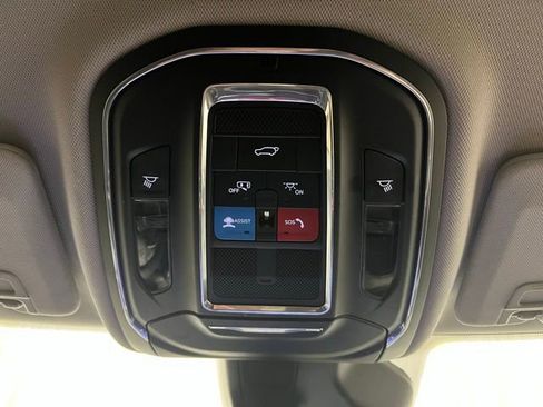 Used 2023 Jeep Grand Cherokee Limited w/ Luxury Tech Group II image 17